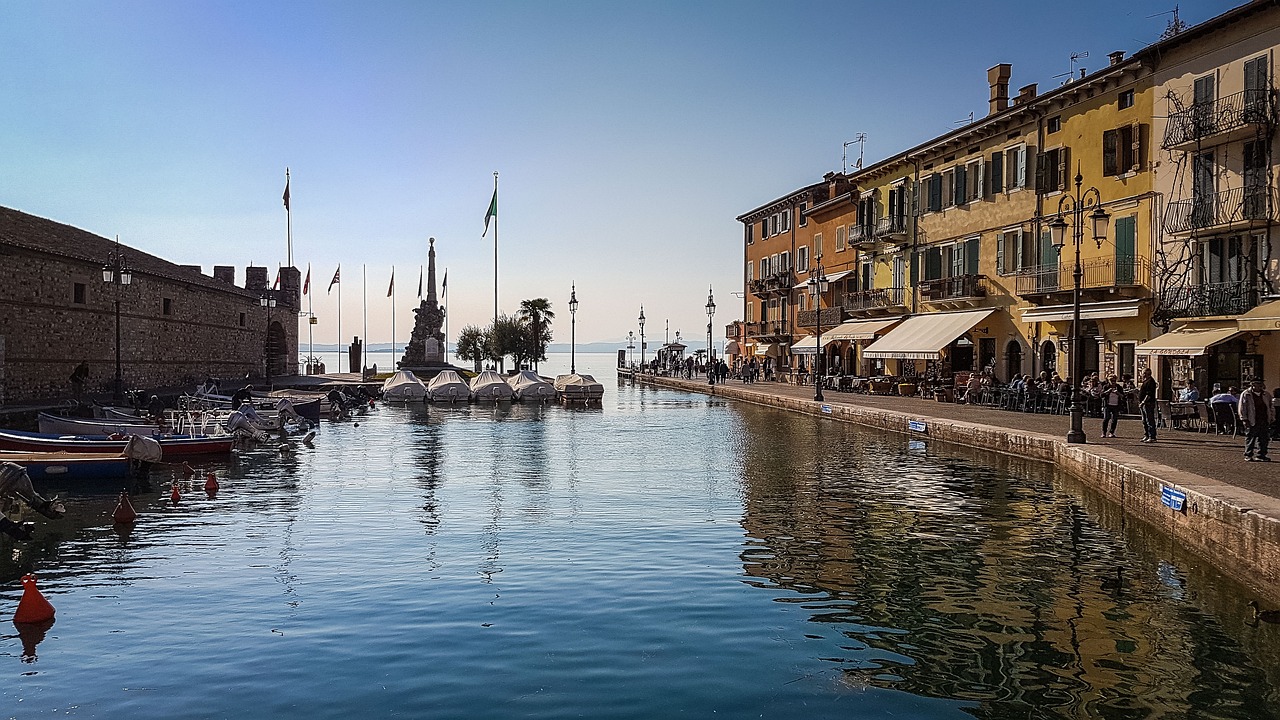 Lakeside Relaxation and Culinary Delights in Lazise